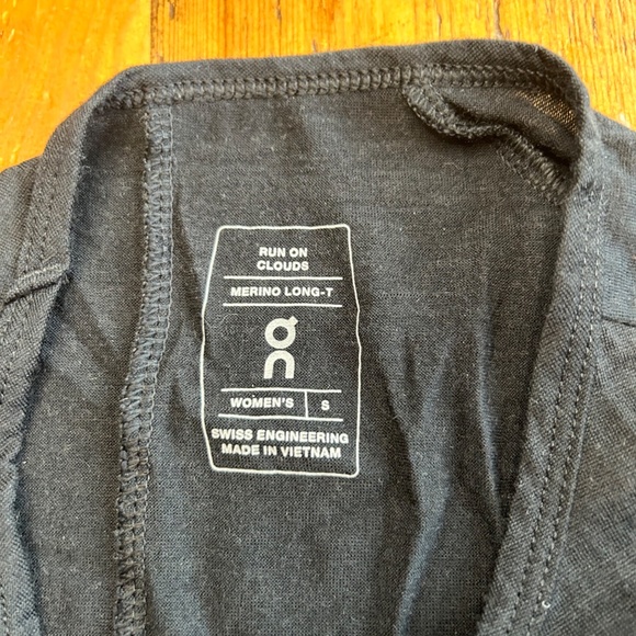 On Running Long Sleeve Mariano T - Size S - Picture 3 of 4